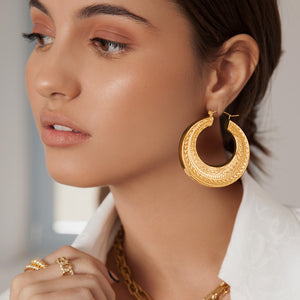 Classy Earrings Gold